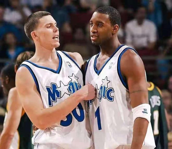 阿坎吉社媒晒与国米签约照片：对即将迎来的新篇章感到兴奋